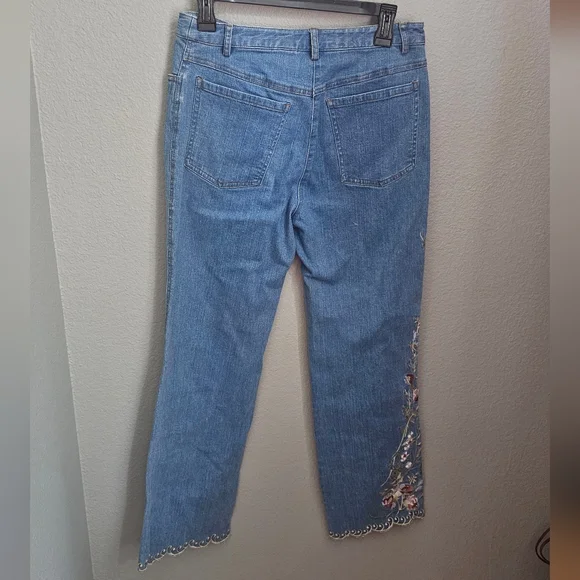 Embroidered light wash denim jeans size 4 - Picture 5 of 10